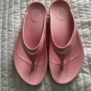 OOFOS Light Pink Thong sandal, NEW never worn, No Tags